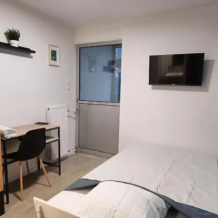 Avec Douche Privative Dans Partage - Metro - Wifi Appartement