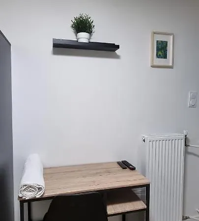 Avec Douche Privative Dans Partage - Metro - Wifi Appartement