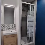 Avec Douche Privative Dans Partage - Metro - Wifi Apartment *