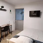 Avec Douche Privative Dans Partage - Metro - Wifi 아파트