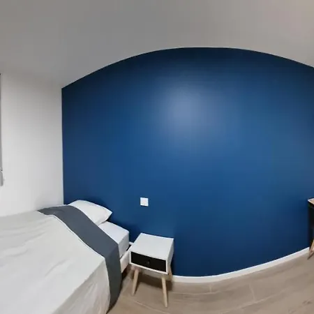 Apartment Avec Douche Privative Dans Partage - Metro - Wifi *