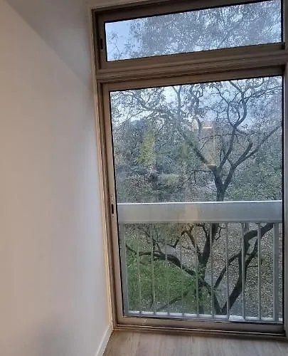 Avec Douche Privative Dans Partage - Metro - Wifi *